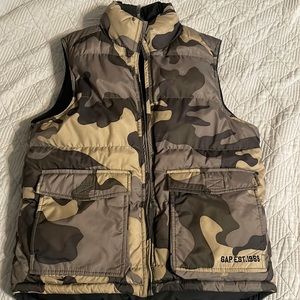 Reversible camo/black vest